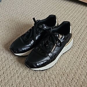 US 9, Call It Spring, Black White and Gold